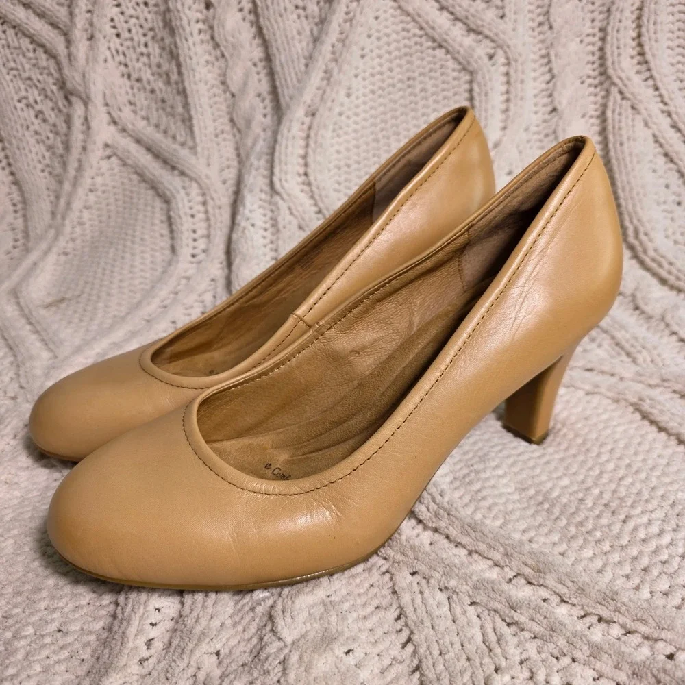 Sofft Pumps Tan Nude Supple Leather Round Toe Heels Womens 7.5M Excellent
